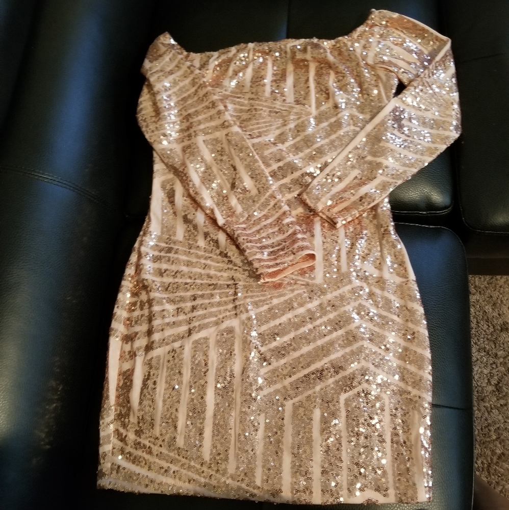 Rose Gold cocktail dress. Super cute!